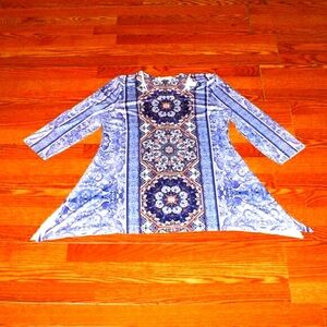 G Collection Blue Medallion Print Top - Size L
